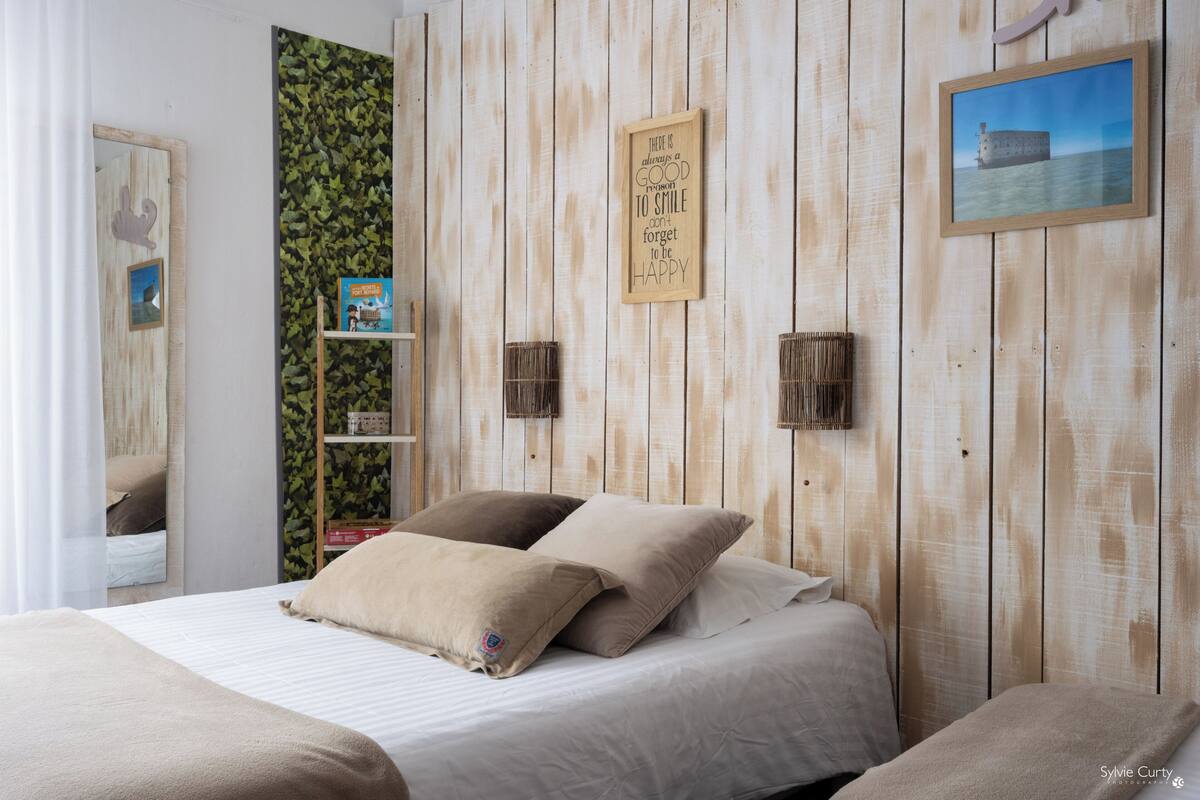 Standard Triple Room | 1 bedroom, blackout drapes, iron/ironing board (on request), WiFi (free)