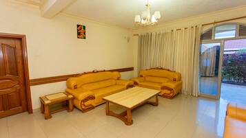 Coin salon dans le hall