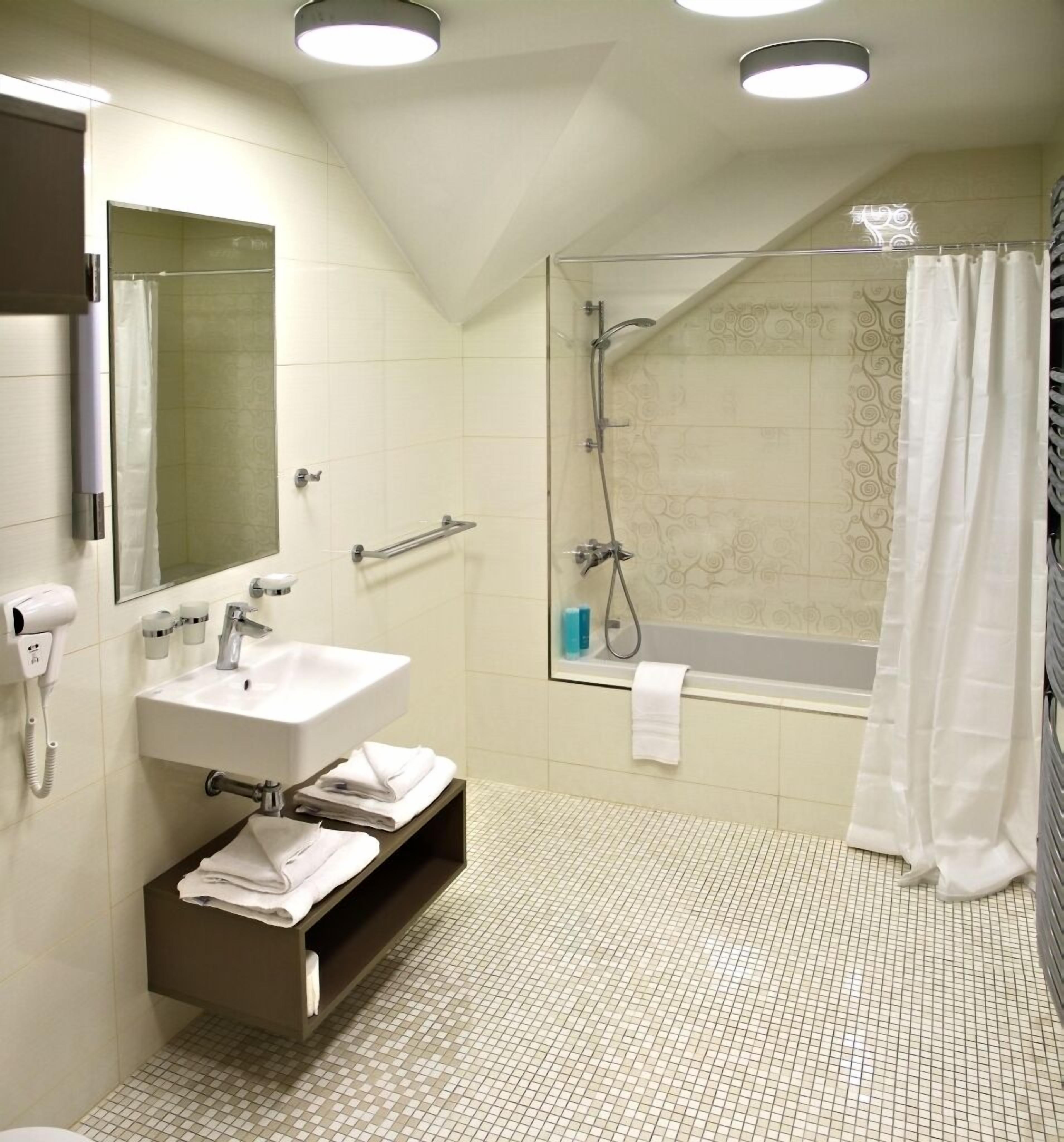 combined shower/bathtub, free toiletries, hair dryer, bathrobes