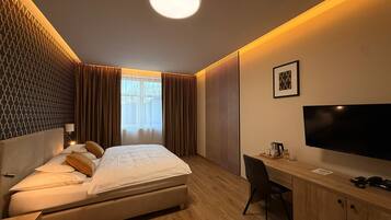 Deluxe Double Room | In-room safe, desk, blackout drapes, iron/ironing board