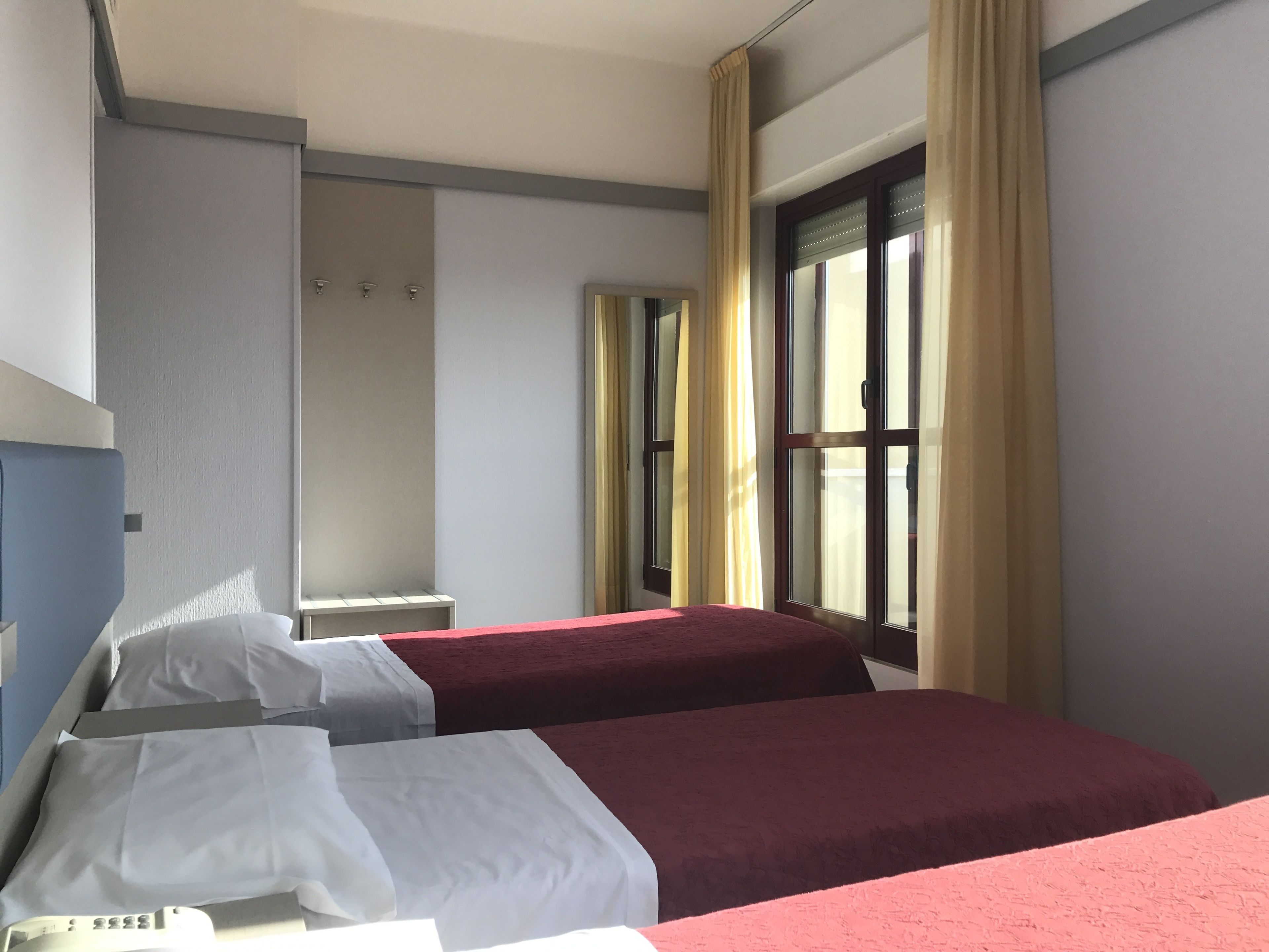 superior twin room | minibar, in-room safe, desk, cots/infant beds