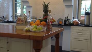 Sarapan masakan setempat setiap hari (EUR 15 per orang)