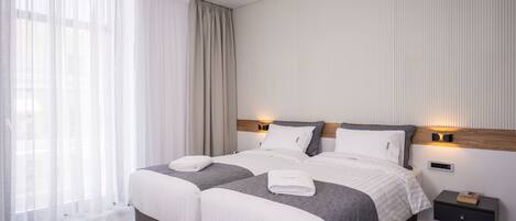 Habitació estàndard (for 3) | Escriptori, habitacions insonoritzades, wifi gratuïta i roba de llit