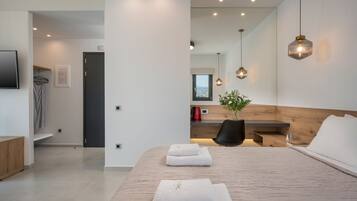 Junior Suite with Terrace | Desk, soundproofing, free WiFi, bed sheets