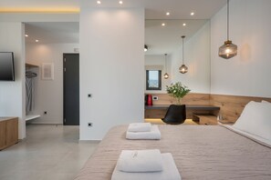 Junior Suite with Terrace | Desk, soundproofing, free WiFi, bed sheets - Central City Hotel (Chania)