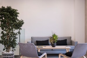 Coin salon dans le hall