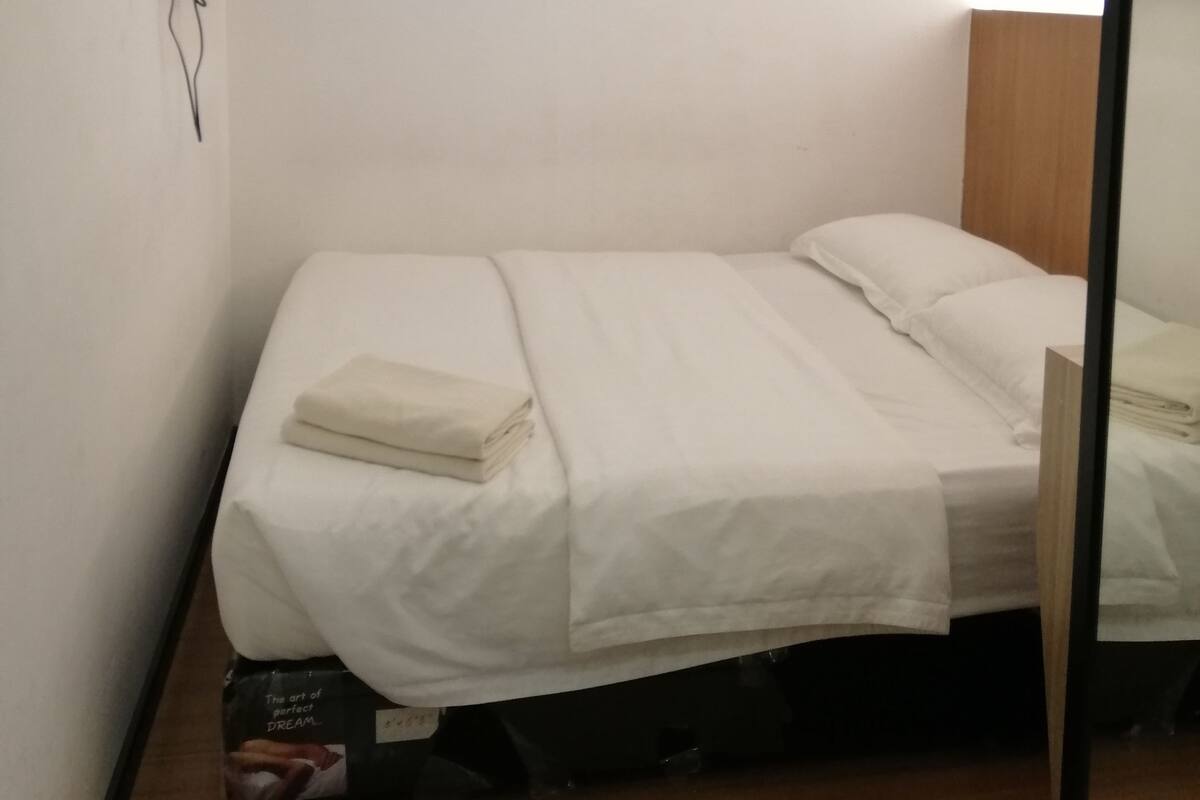 Double Standard Compact | Desk, iron/ironing board, free WiFi