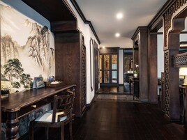 Era President Suite | Living room | TV