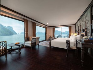 In-room safe, blackout curtains, soundproofing, bed sheets - Era Cruise Halong Bay by Venus Group (Ha Long)