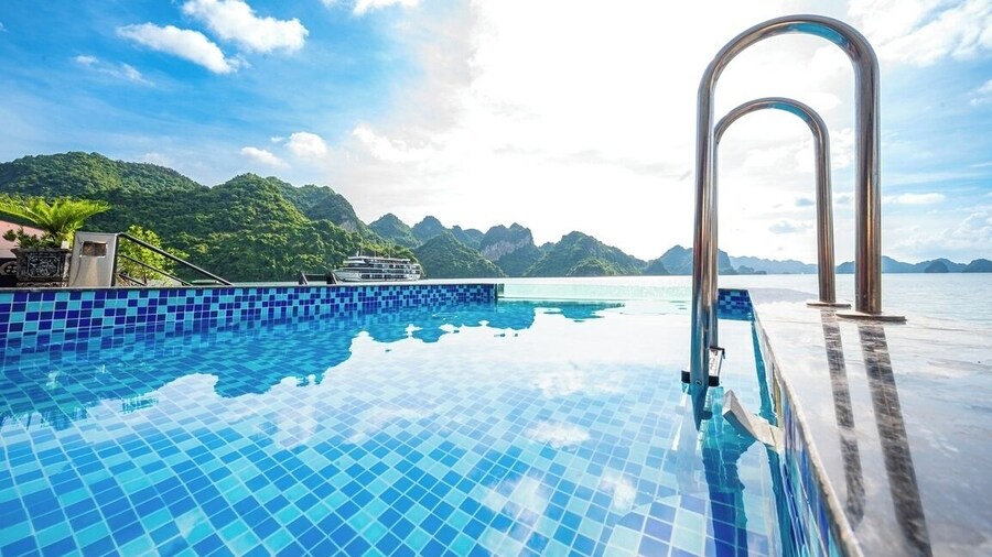 Era Cruise Halong Bay by Venus Group