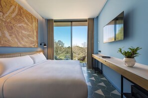 Premium bedding, in-room safe, desk, blackout curtains