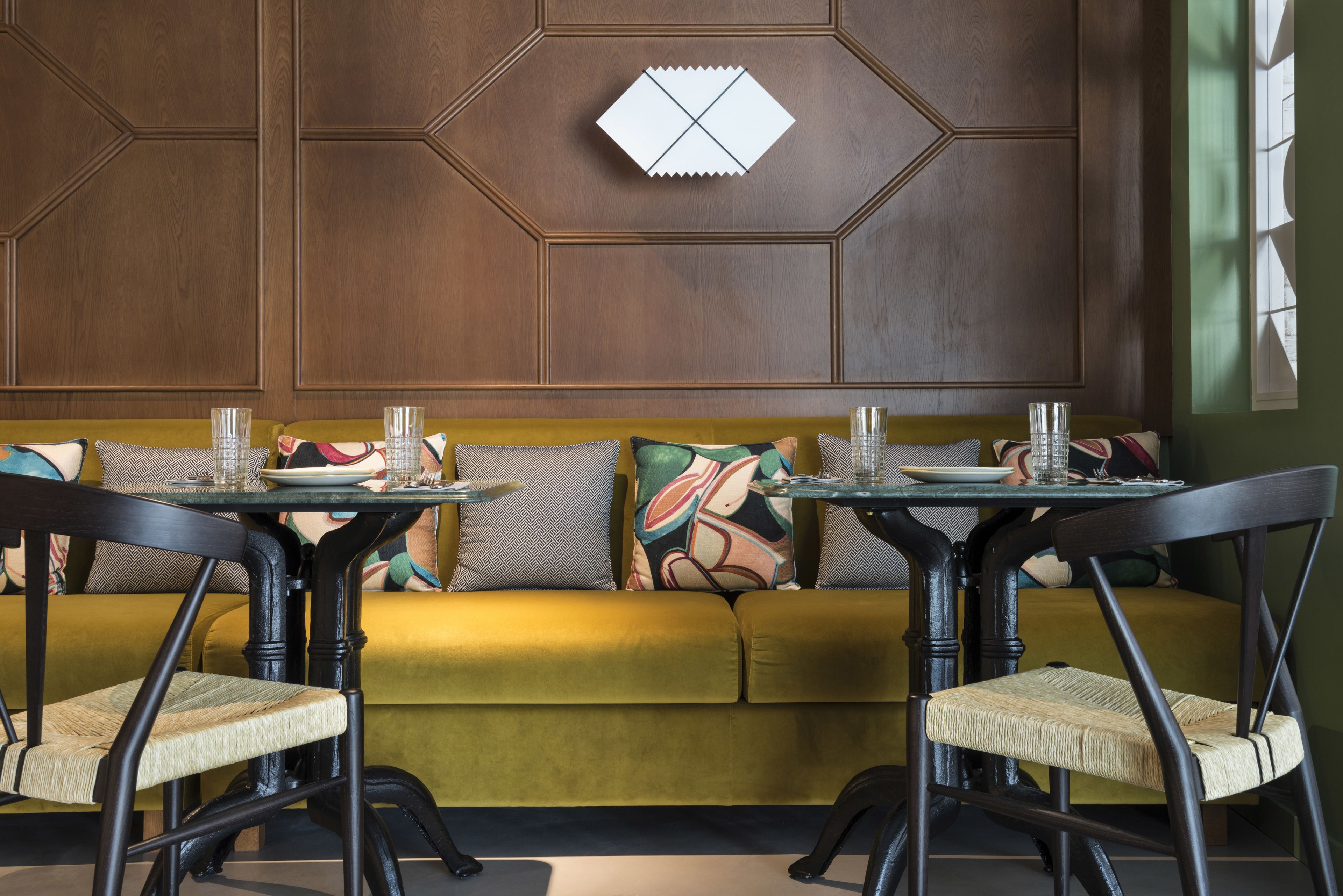 lobby lounge, golf course views, open daily