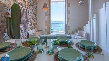 Condo panorámico, 2 habitaciones, balcón, frente al océano | Vista desde la habitación