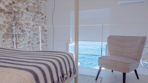 Panoramic Condo, 2 Bedrooms, Balcony, Oceanfront | 1 bedroom, Egyptian cotton sheets, premium bedding, down duvets - Casa Veronique (Syracuse)