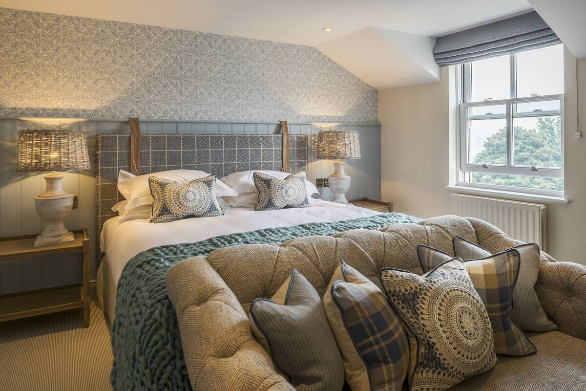 st cuthbert's cave | premium bedding, individually decorated, desk, soundproofing