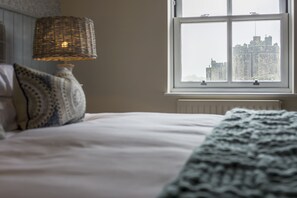 St Cuthbert's Cave | Premium bedding, individually decorated, desk, soundproofing - The Cookie Jar (Alnwick)