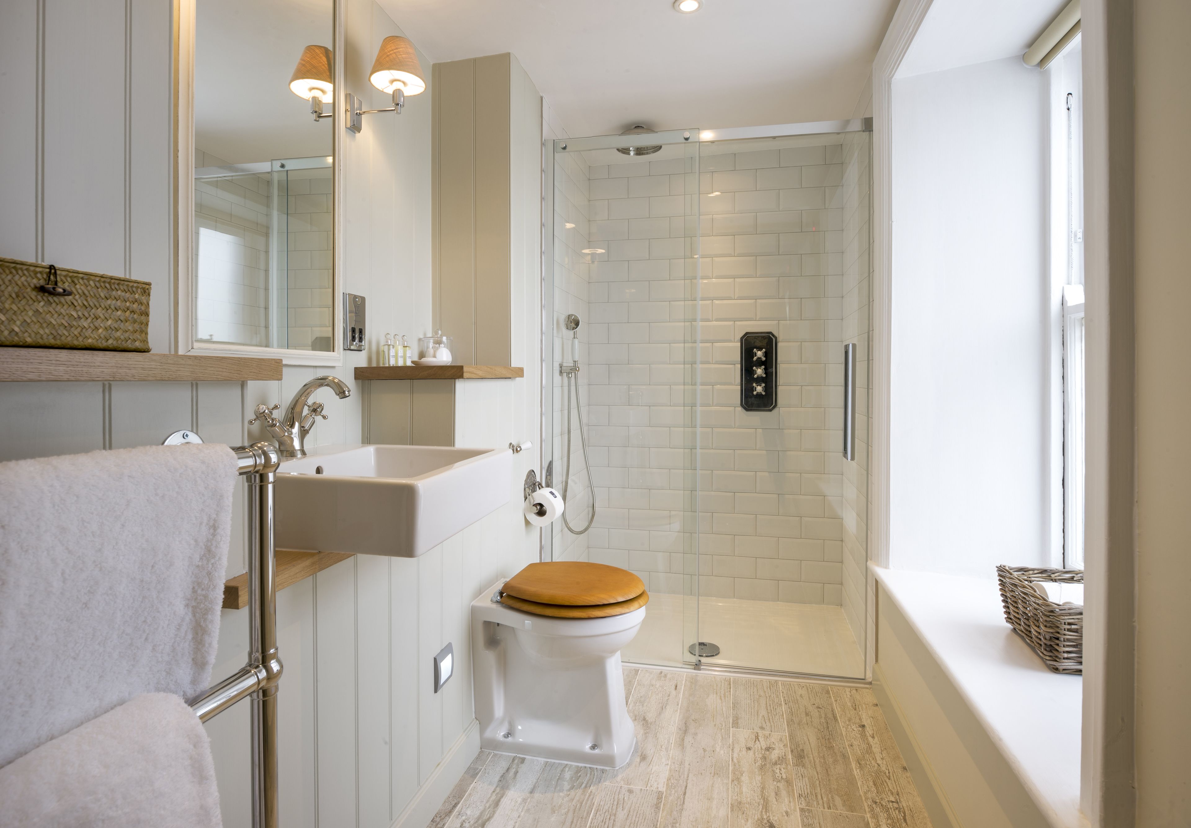 sweethope lough | bathroom | free toiletries, hair dryer, towels