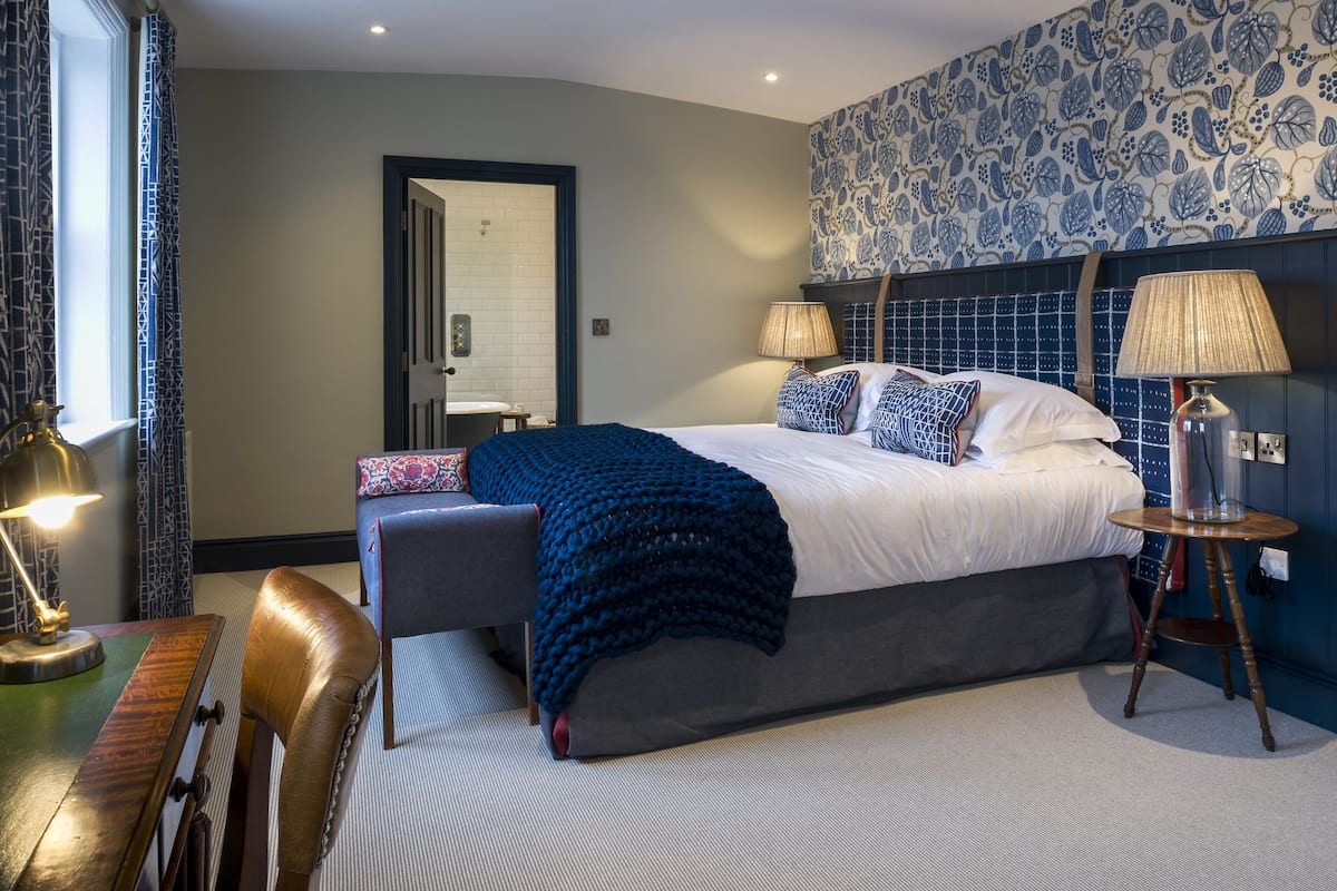 Linhope Spout | Premium bedding, individually decorated, desk, soundproofing