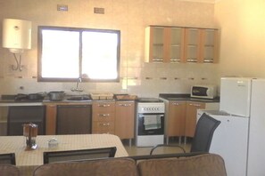 Comfort Chalet, 2 Bedrooms | Private kitchen