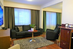 Ropa de cama de alta calidad y minibar 