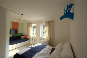 Tweepersoonskamer (Gluecksbude) | Luxe beddengoed, een bureau, gratis wifi, beddengoed