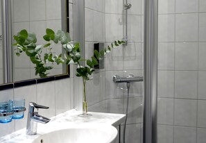 Free toiletries, hair dryer, bidet, towels - Hotel Raumanlinna (Rauma)