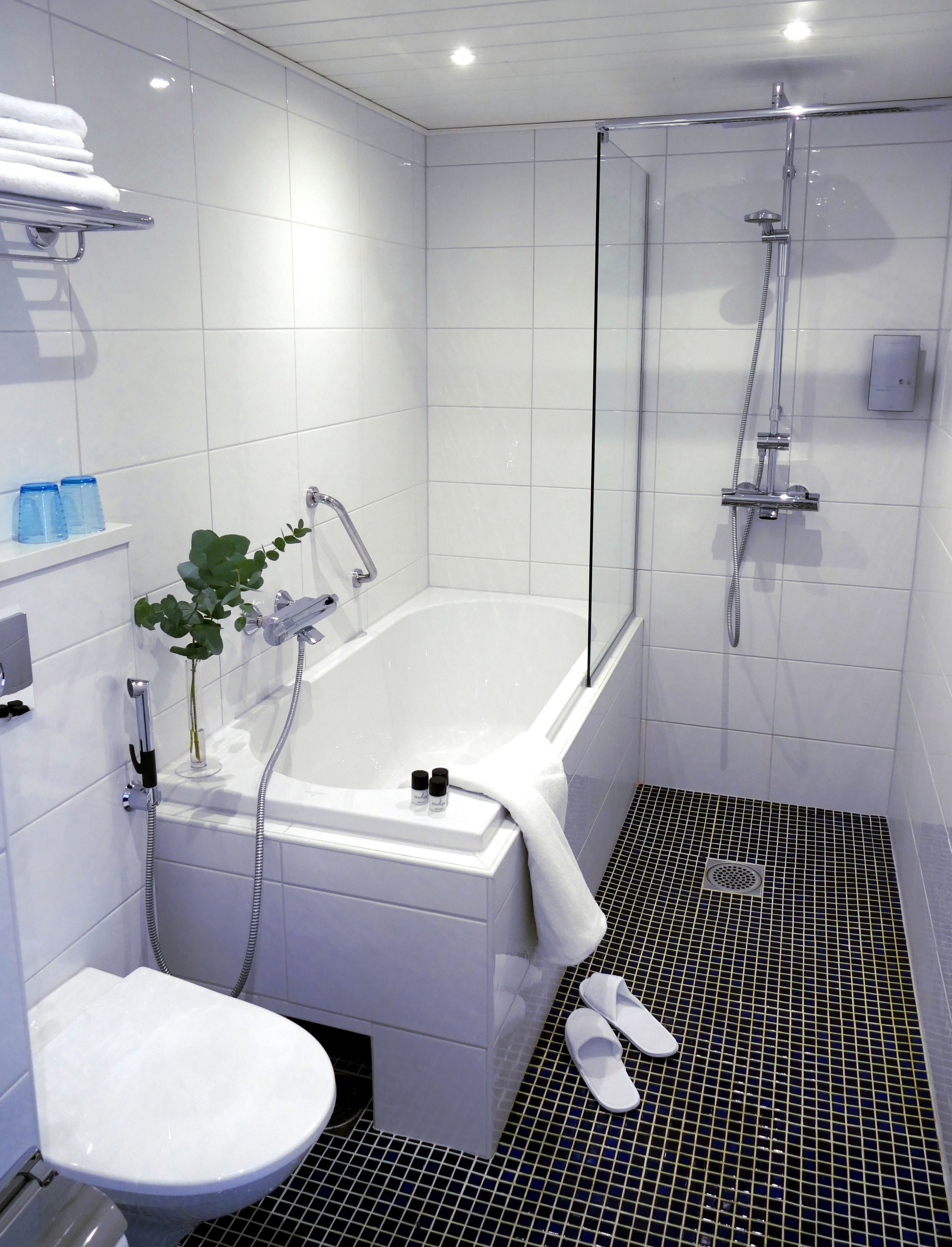 junior studio suite | bathroom | free toiletries, hair dryer, bidet, towels