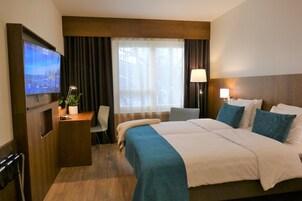 Desk, blackout drapes, iron/ironing board, free WiFi