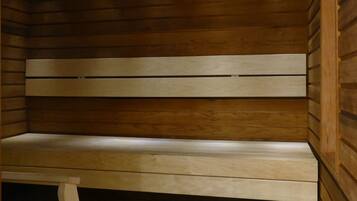 Junior Studio Suite, 1 King Bed, Sauna | Bathroom | Free toiletries, hair dryer, bidet, towels