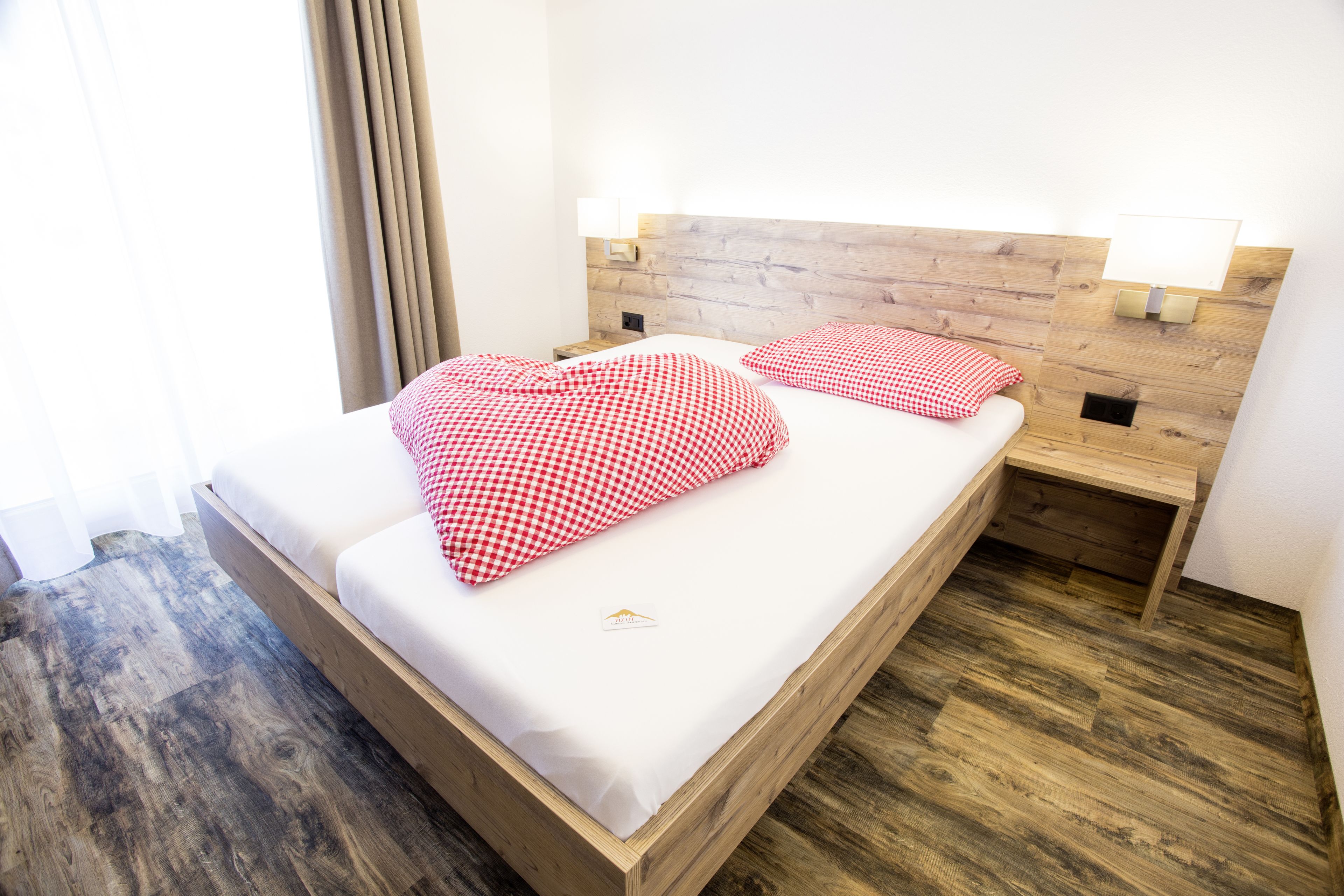 Double Room, 1 Queen Bed, Mountain View | Hypo-allergenic bedding, desk, laptop workspace, blackout drapes