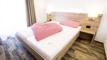 Double Room, 1 Queen Bed, Mountain View | Hypo-allergenic bedding, desk, laptop workspace, blackout drapes