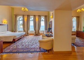 Premium bedding, minibar, in-room safe, laptop workspace - Apollonion Palace Hotel (Syros)