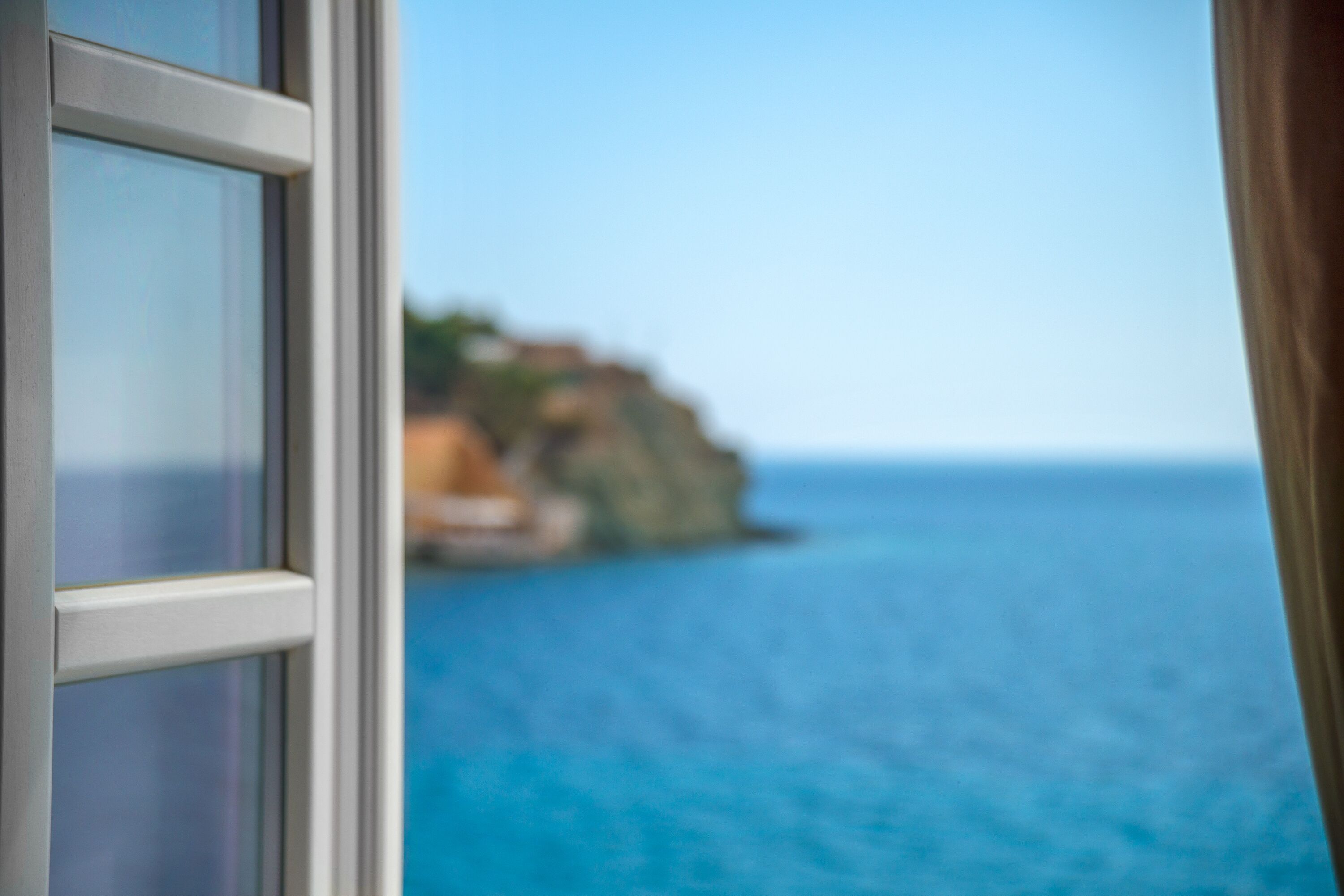 Single Room | Premium bedding, minibar, in-room safe, laptop workspace