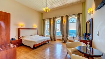 Presidential Suite | Premium bedding, minibar, in-room safe, laptop workspace