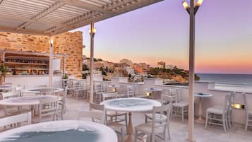 Deluxe Single Room | Courtyard view