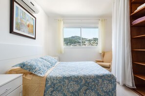 Apartment, 2 Bedrooms | 2 bedrooms, iron/ironing board, free WiFi, bed sheets - Apartamento Hub Central & Beira-mar (Florianópolis)