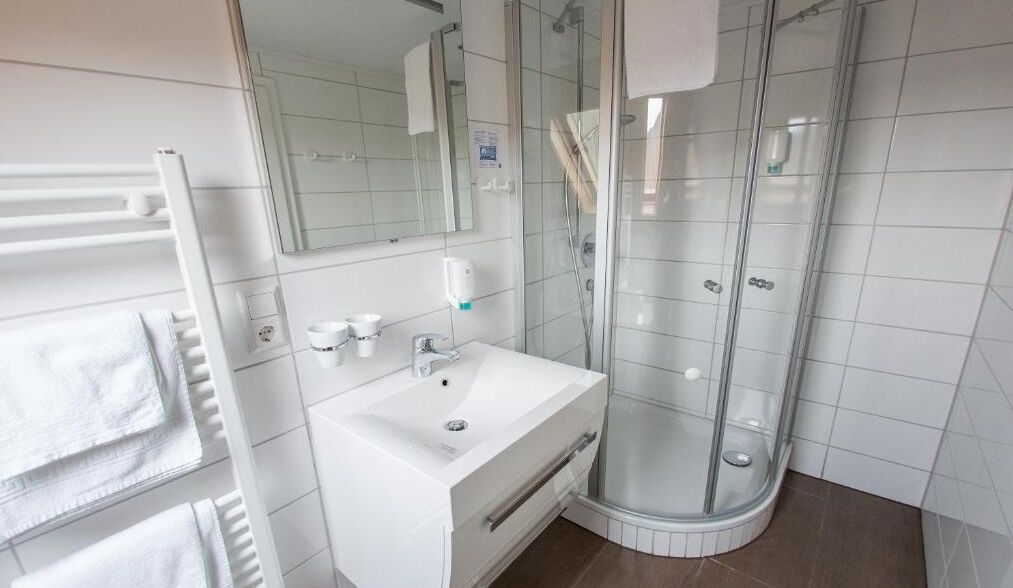 shower, free toiletries, hair dryer, slippers