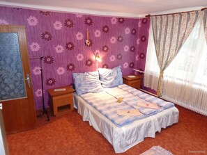 Habitació amb dos llits individuals estàndard, 1 dormitori, amb bany privat | 1 dormitori, habitacions insonoritzades, wifi gratuïta i roba de llit 