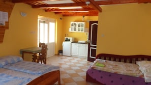 Family Apartment, Garden Area | 1 bedroom, soundproofing, free WiFi, bed sheets - Katica Guesthouse Aggtelek (Aggtelek)