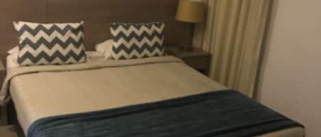 Coffres-forts dans les chambres, bureau, Wi-Fi, draps fournis