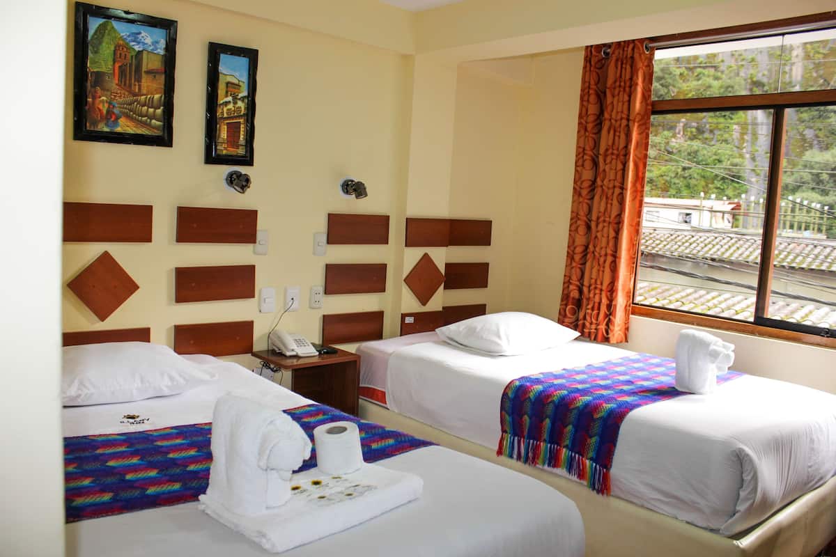 Twin Room, 2 Twin Beds | Iron/ironing board, free WiFi