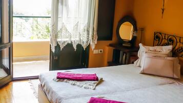 4 bedrooms, in-room safe, iron/ironing board, WiFi