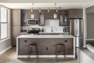 Superior Apartment, 2 Bedrooms, Non Smoking, 2 Bathrooms (Self Check-in with Virtual Front Desk) | Private kitchen