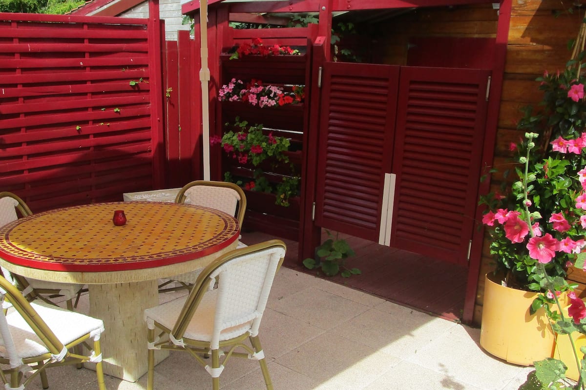 La Jaune | Iron/ironing board, free WiFi, bed sheets