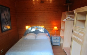 Chalet, 2 Bedrooms | Iron/ironing board, free WiFi, bed sheets - Locatlantique (Aytre)