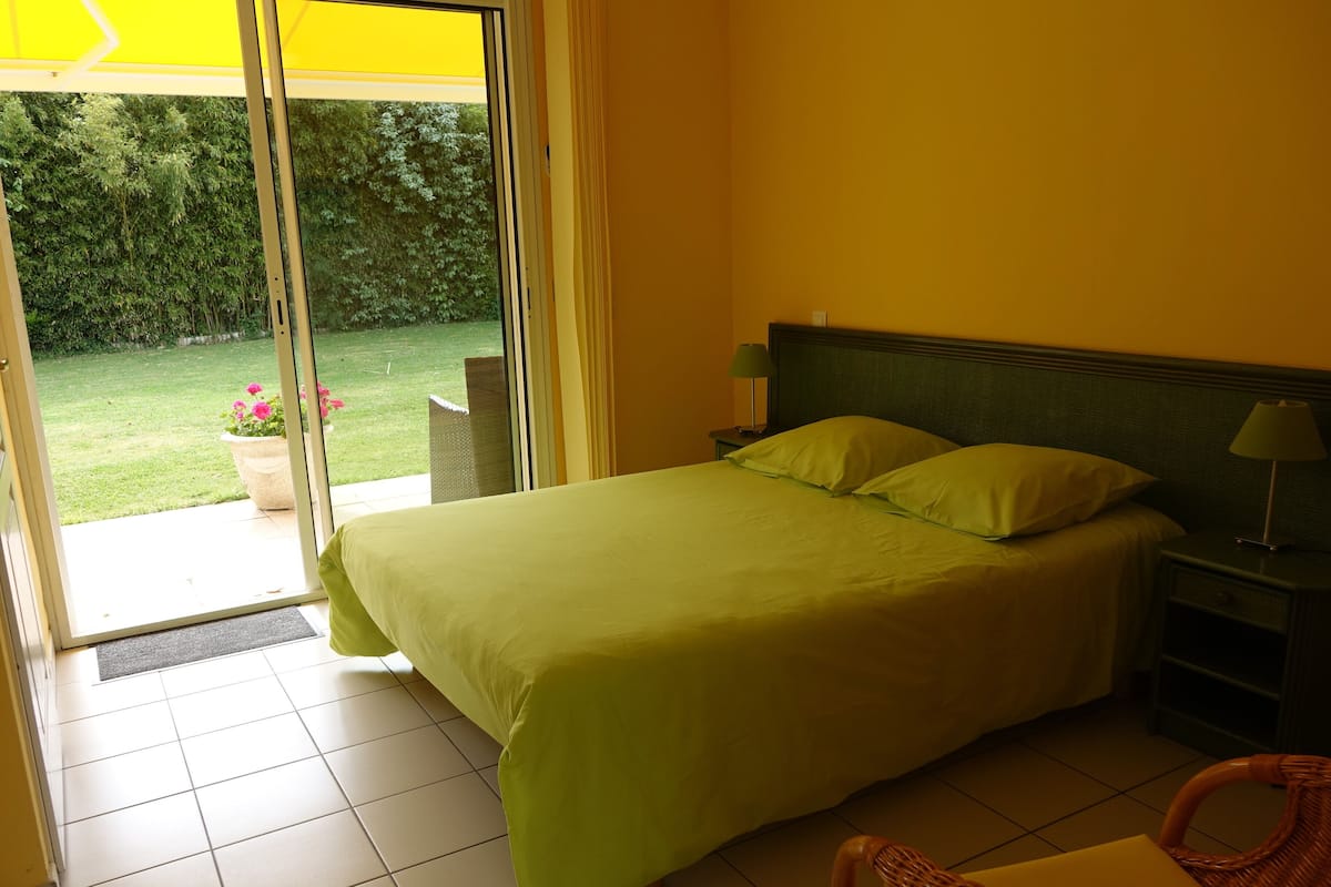 La Verte neuve | Iron/ironing board, free WiFi, bed sheets