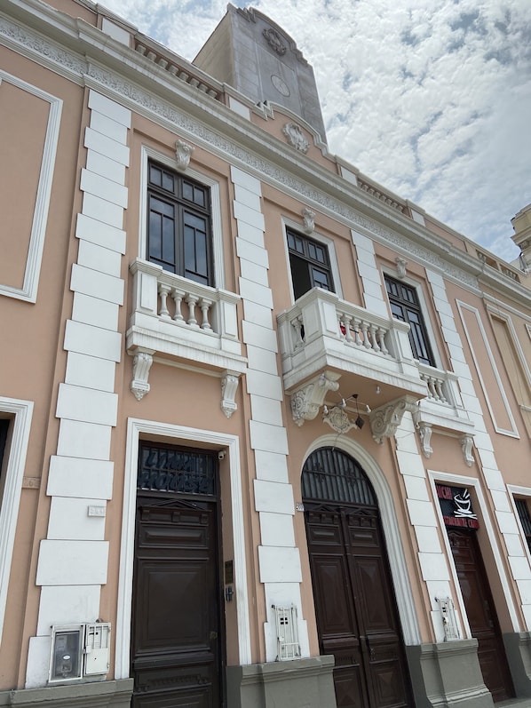 Front of property - Lima House - Hostel (Lima)