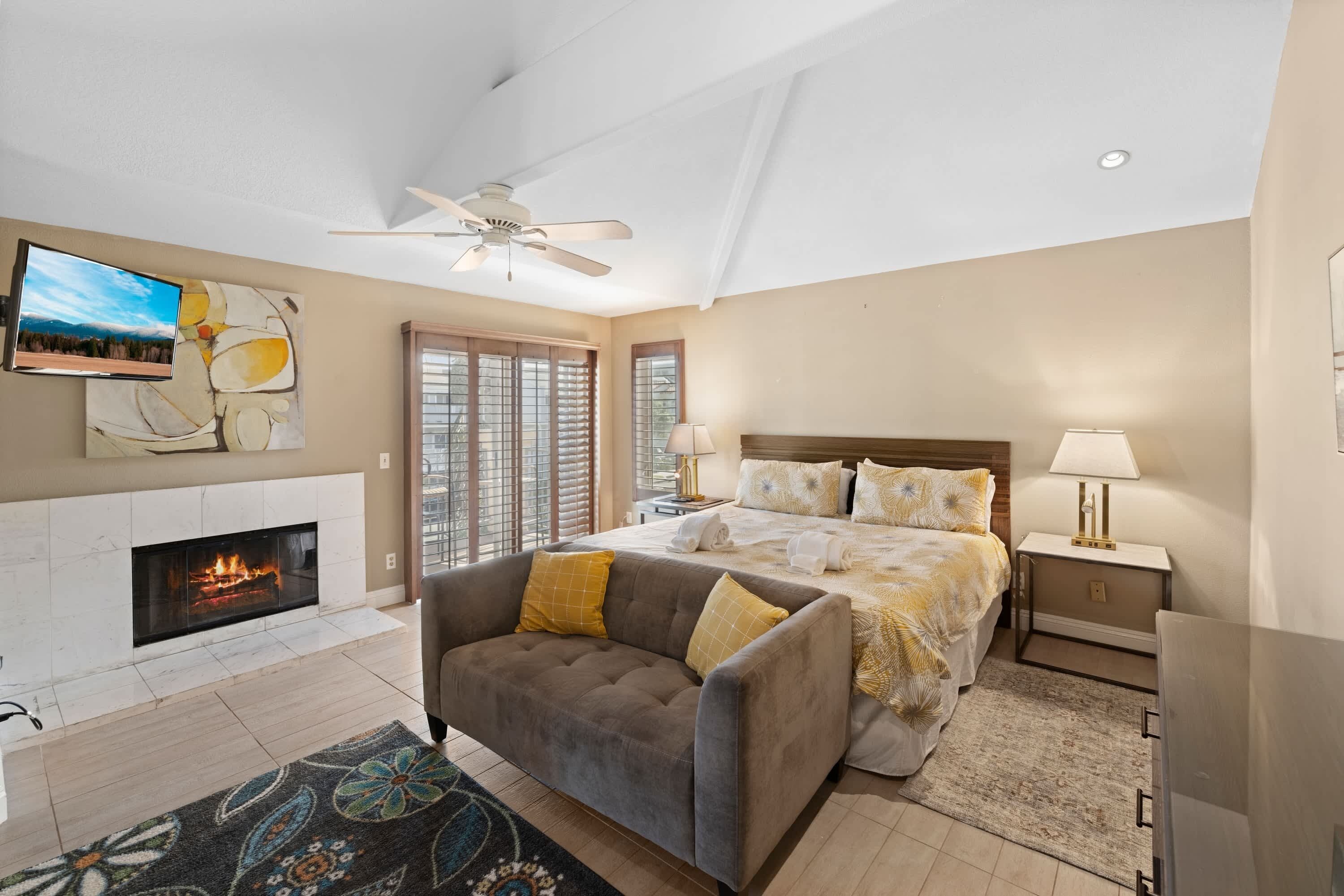 4 bedrooms, desk, iron/ironing board, WiFi