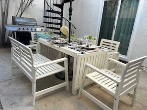 Outdoor dining - Luxury Beach Home|Rooftop Deck|Steps to Main St & the Beach | 4BR/4BA (Huntington Beach)