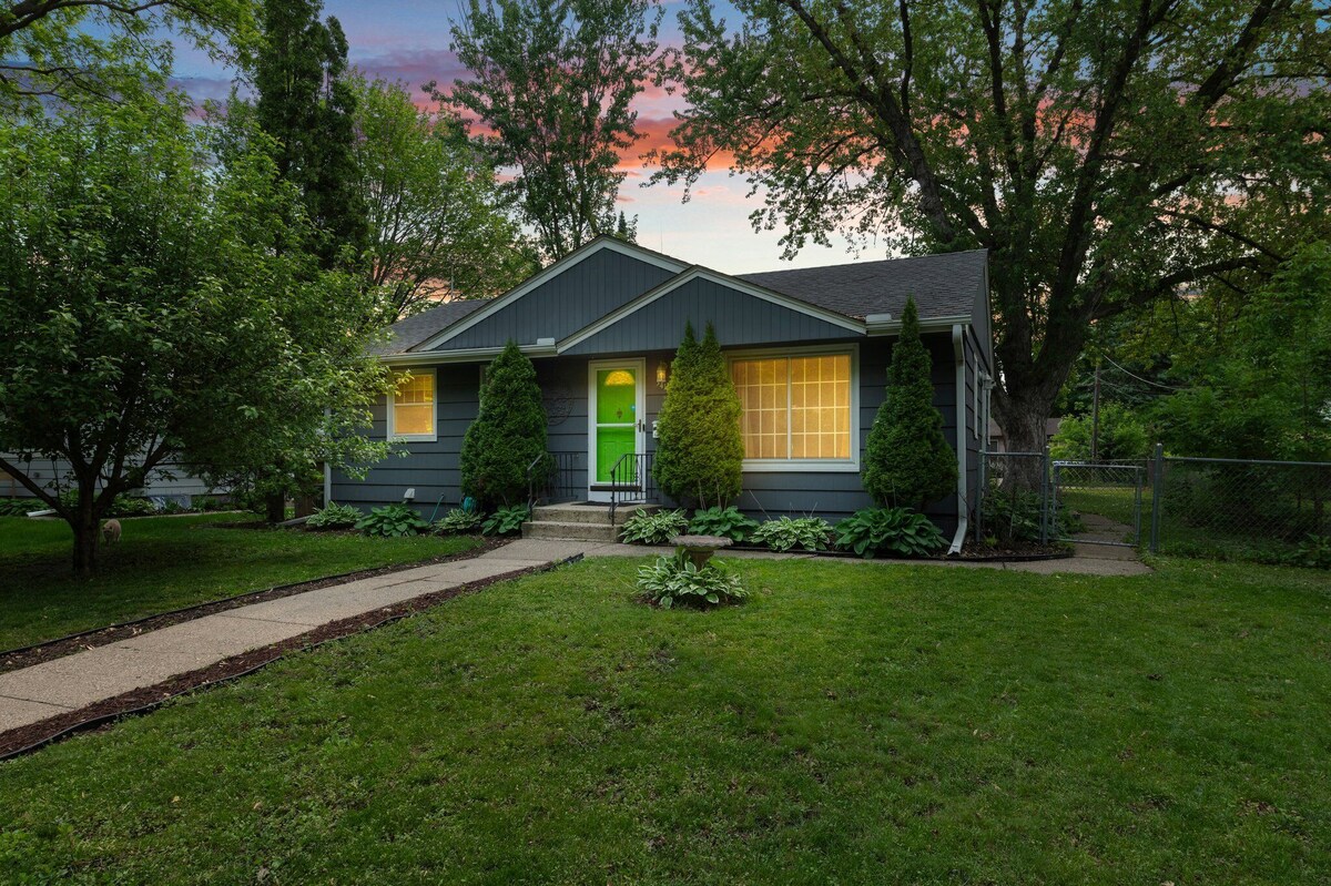 10 BEDS in 4 BR! Quiet comforts in the city.